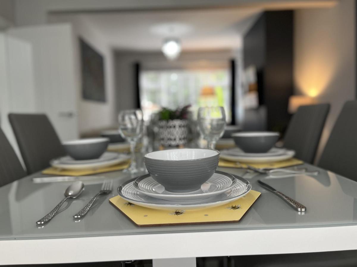 Modern 3-Bed Stay-Away-Home Sleeps 6 Nr Manchester Bagian luar foto