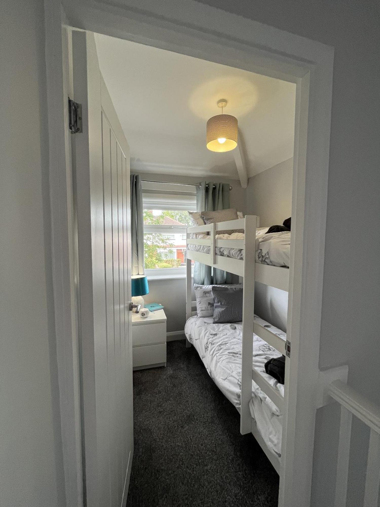 Modern 3-Bed Stay-Away-Home Sleeps 6 Nr Manchester Bagian luar foto