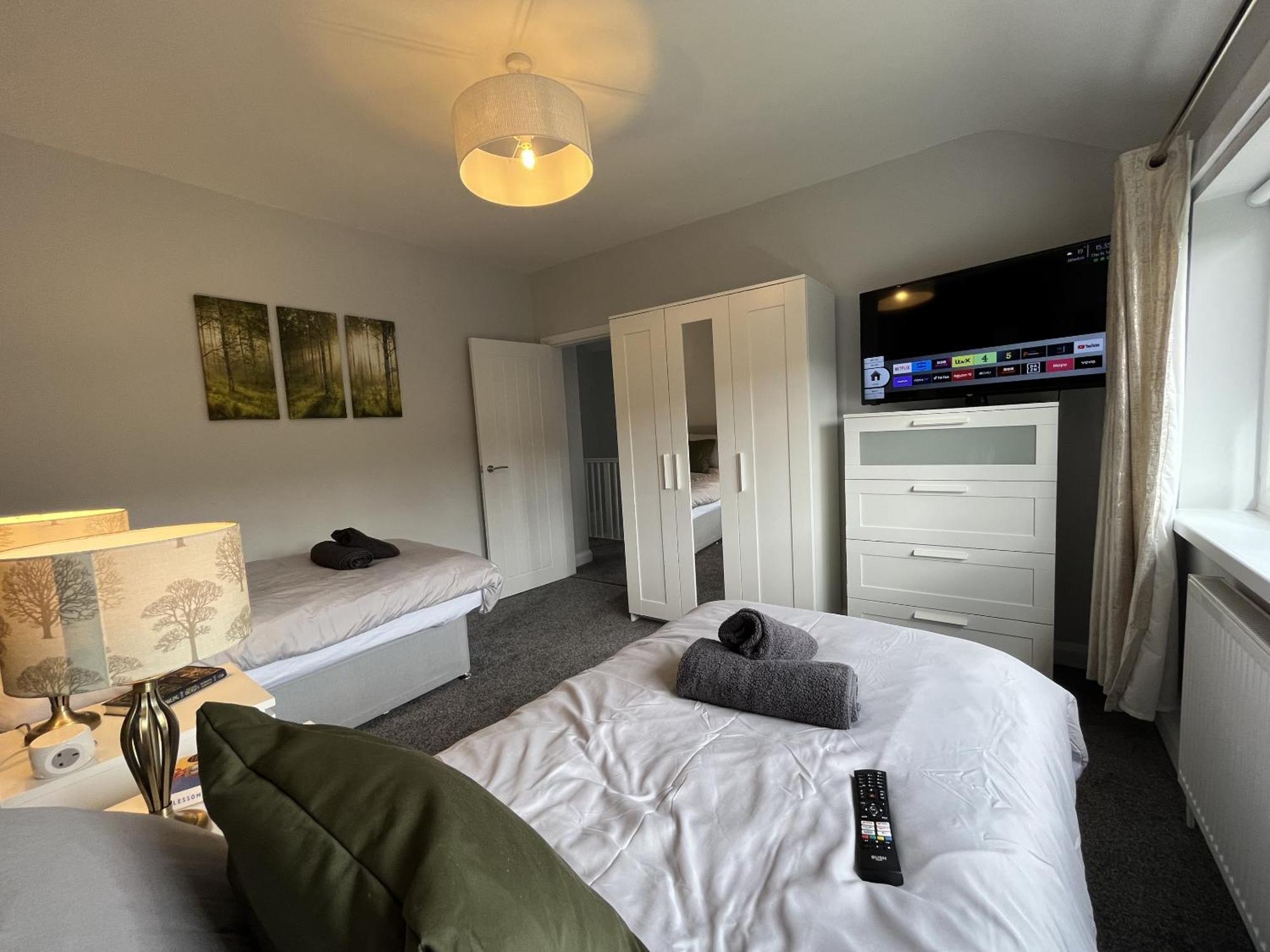 Modern 3-Bed Stay-Away-Home Sleeps 6 Nr Manchester Bagian luar foto